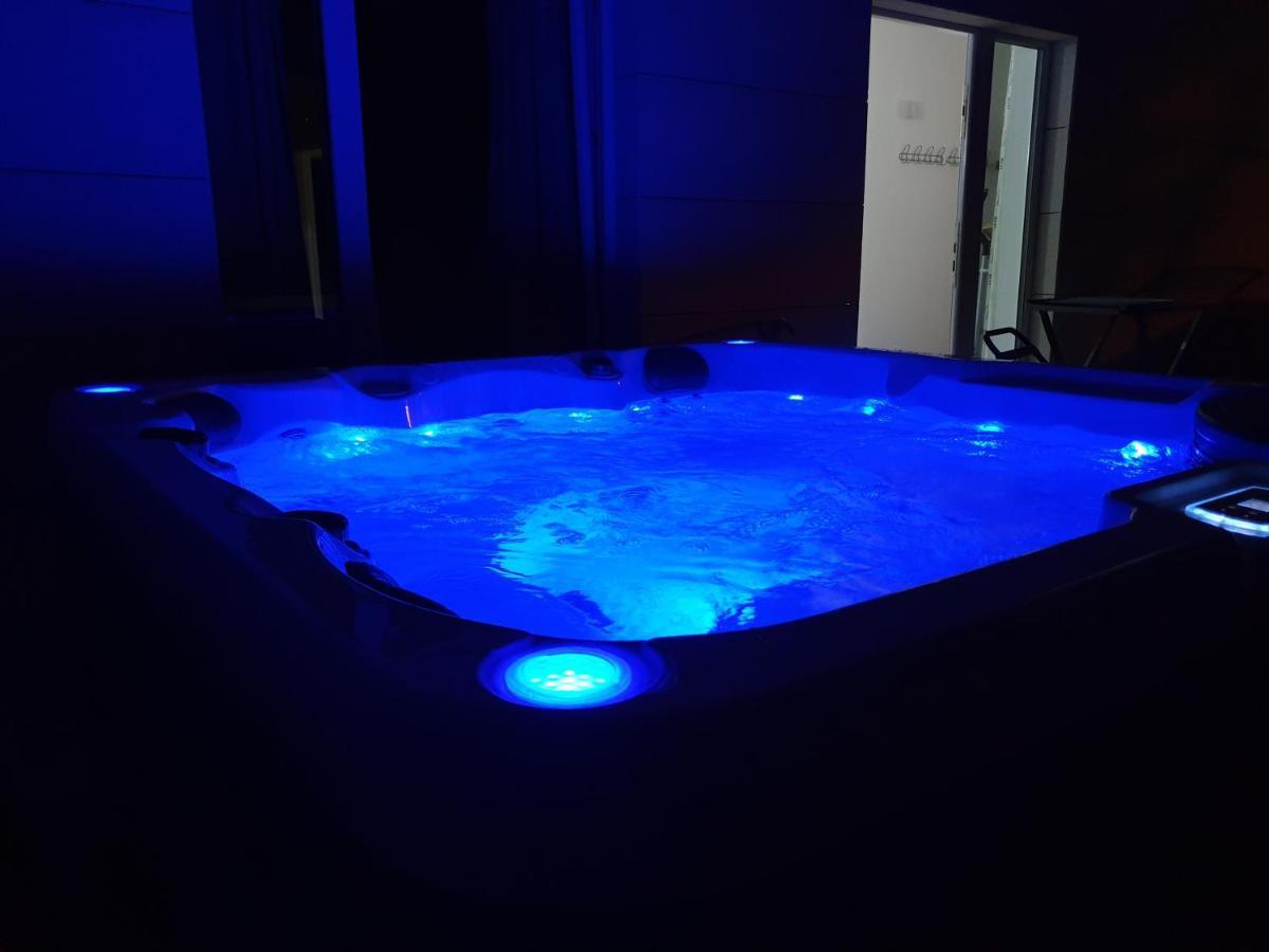 ドゥブロブニクAbelia, Two Terraces, Hot Tub, Free Parkingアパートメント エクステリア 写真