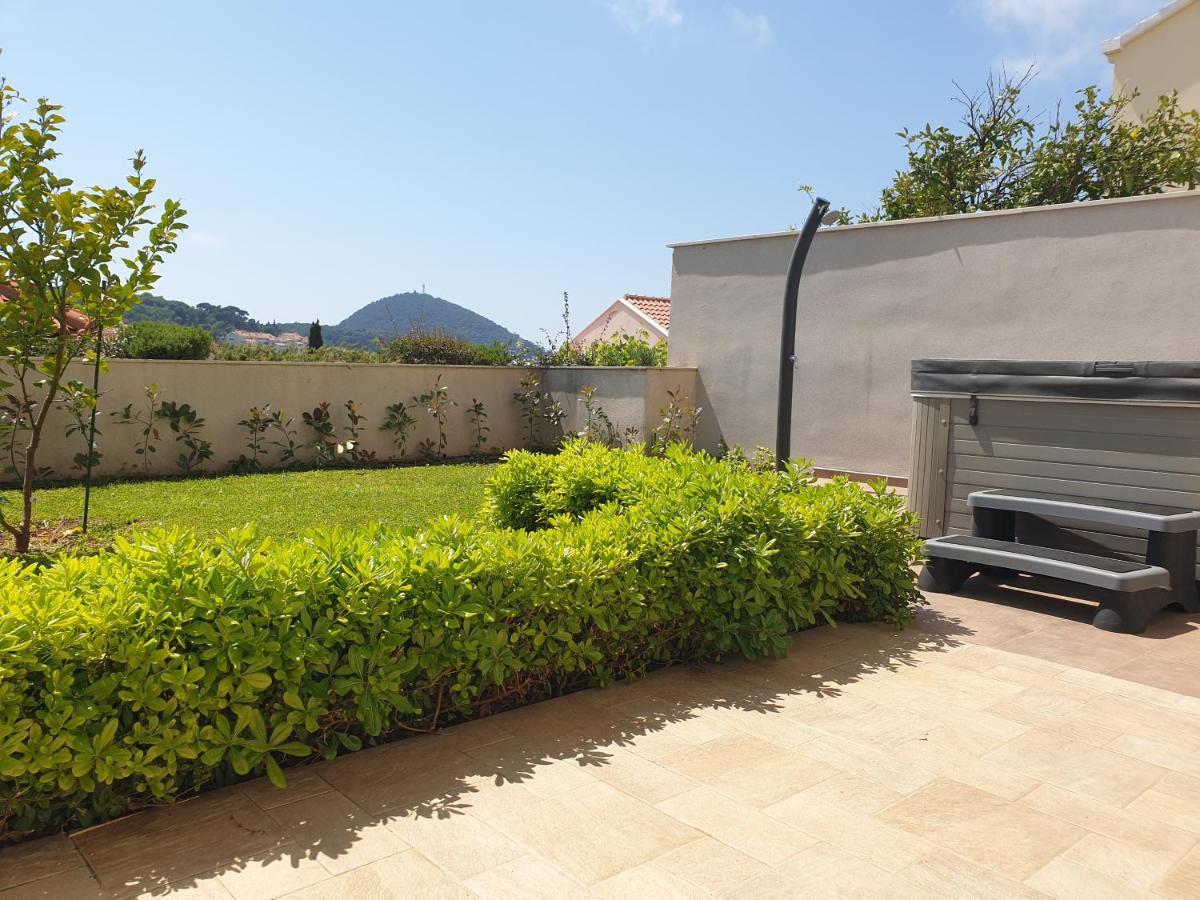ドゥブロブニクAbelia, Two Terraces, Hot Tub, Free Parkingアパートメント エクステリア 写真