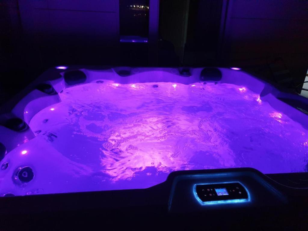 ドゥブロブニクAbelia, Two Terraces, Hot Tub, Free Parkingアパートメント エクステリア 写真